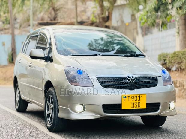 Toyota Corolla Spacio 2004 Gold