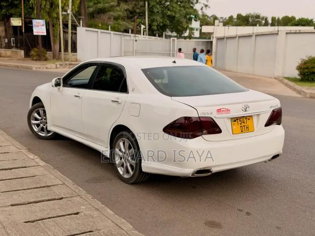 Toyota Crown 2008 White