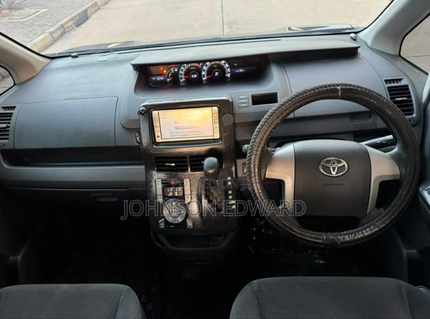 Toyota Noah 2008 Blue