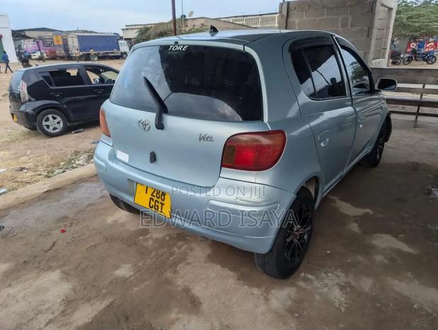 Toyota Vitz 2003 Blue