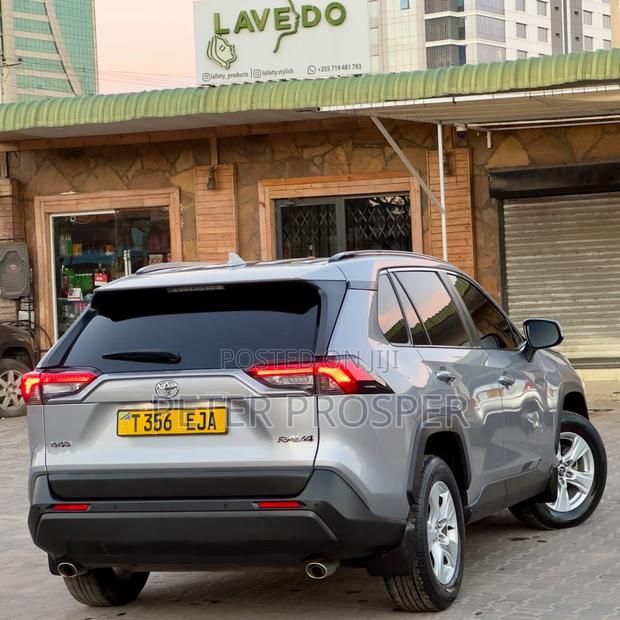 Toyota RAV4 2019 Silver