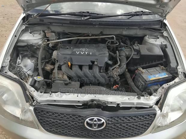Toyota Corolla 2000 Silver