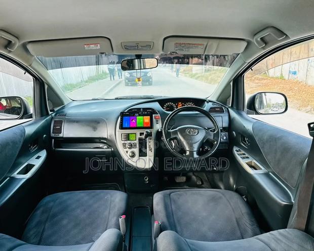 Toyota Ractis 2006 Gray