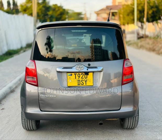 Toyota Ractis 2006 Gray