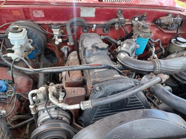 Toyota Hilux 1999 Red