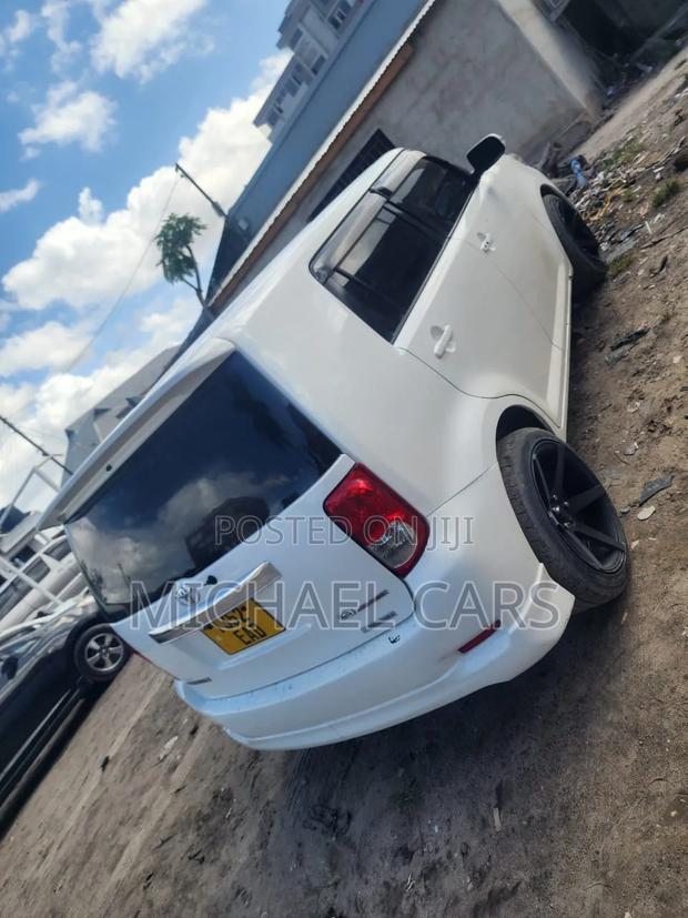 Toyota Corolla Rumion 2009 White