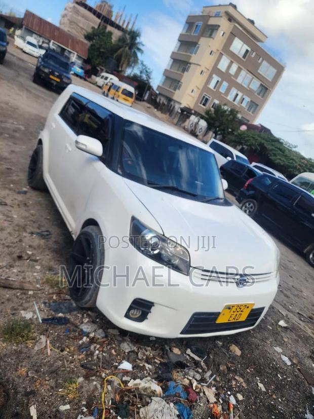 Toyota Corolla Rumion 2009 White