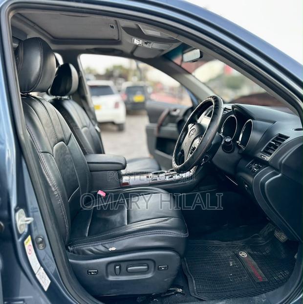 Toyota Kluger 2012 Blue