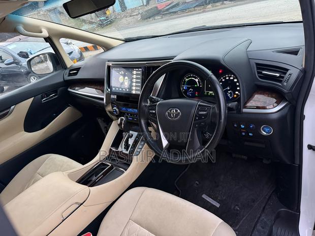 Toyota Alphard 2.5 Hybrid AWD 2019 White