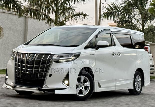 Toyota Alphard 2.5 Hybrid AWD 2019 White