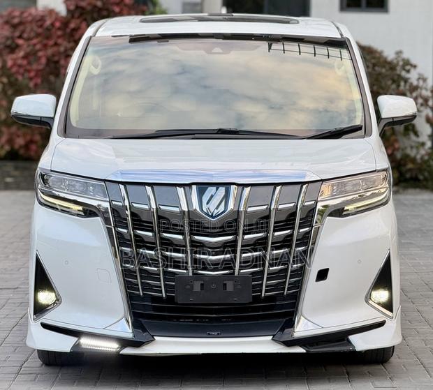 Toyota Alphard 2.5 Hybrid AWD 2019 White
