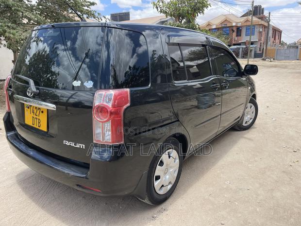 Toyota Raum 2004 Black
