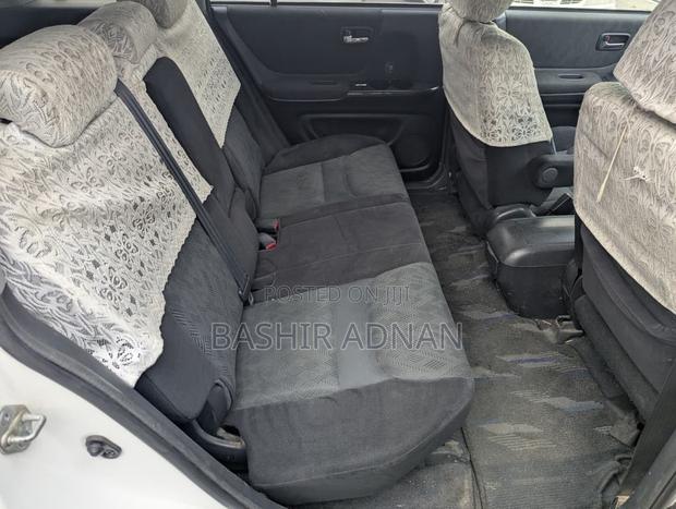 Toyota Kluger 2001 White