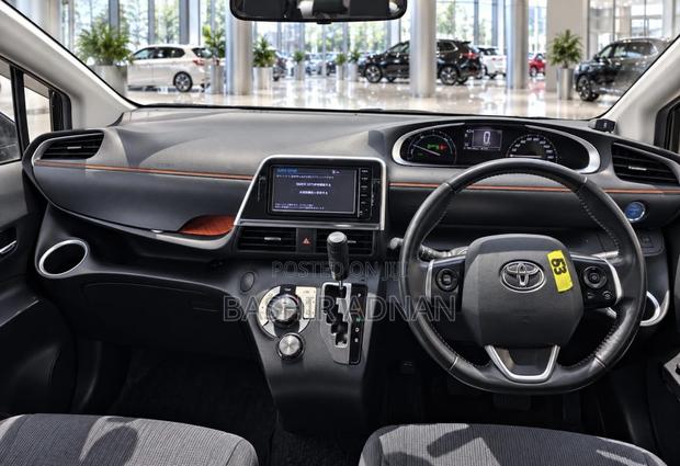 Toyota Sienta 1.5 Hybrid FWD (6-seater) 2016 Black