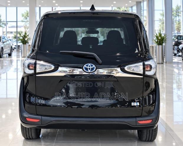 Toyota Sienta 1.5 Hybrid FWD (6-seater) 2016 Black