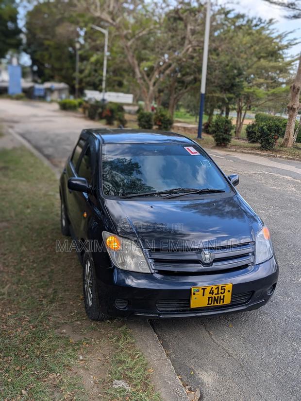 Toyota IST 2004 Blue