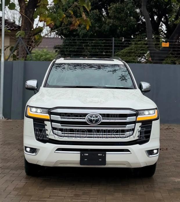 Toyota Land Cruiser 2024 White