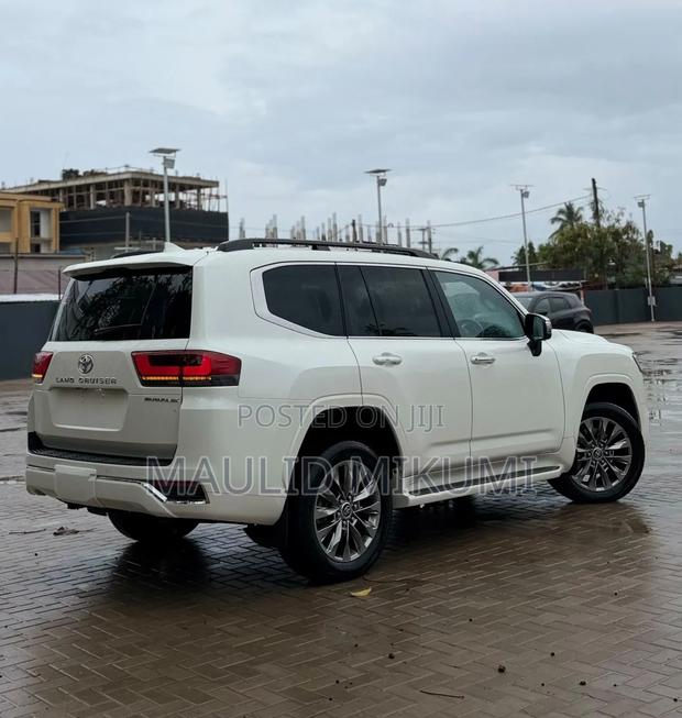 Toyota Land Cruiser 2024 White