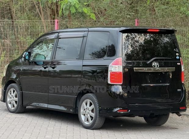 Toyota Noah 2009 Black