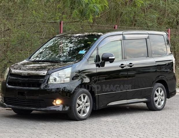 Toyota Noah 2009 Black