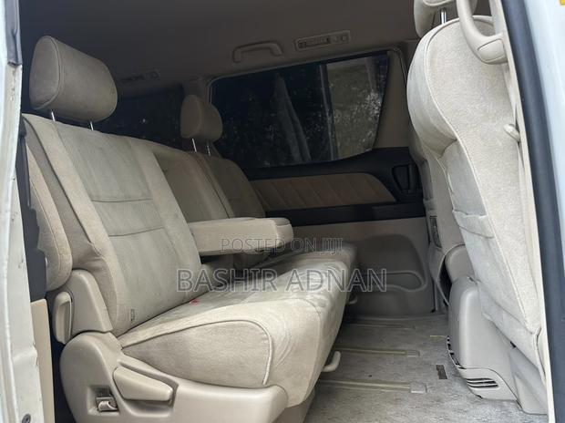 Toyota Alphard 2.4 Petrol FWD 2004 White