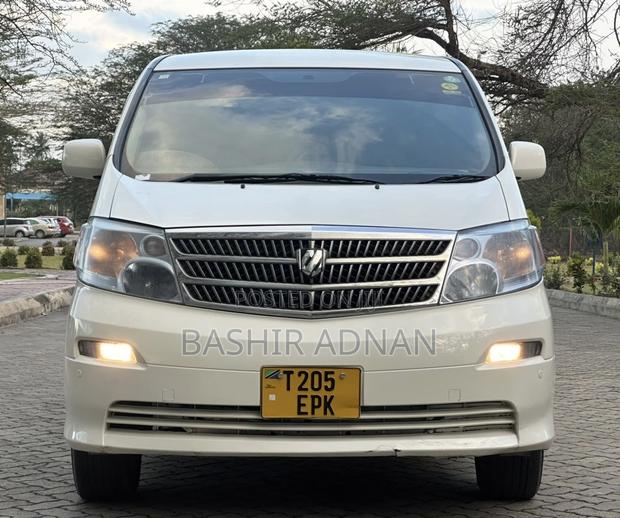 Toyota Alphard 2.4 Petrol FWD 2004 White