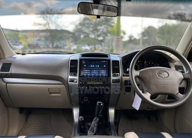 Toyota Land Cruiser Prado 2006 White
