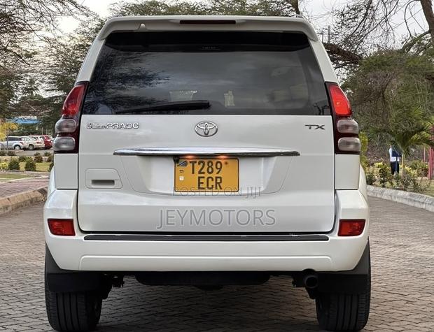Toyota Land Cruiser Prado 2006 White