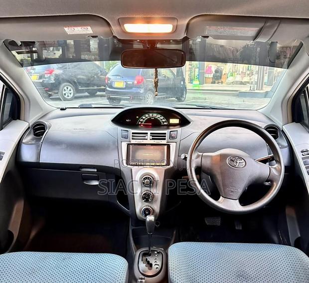 Toyota Vitz 2009 Blue