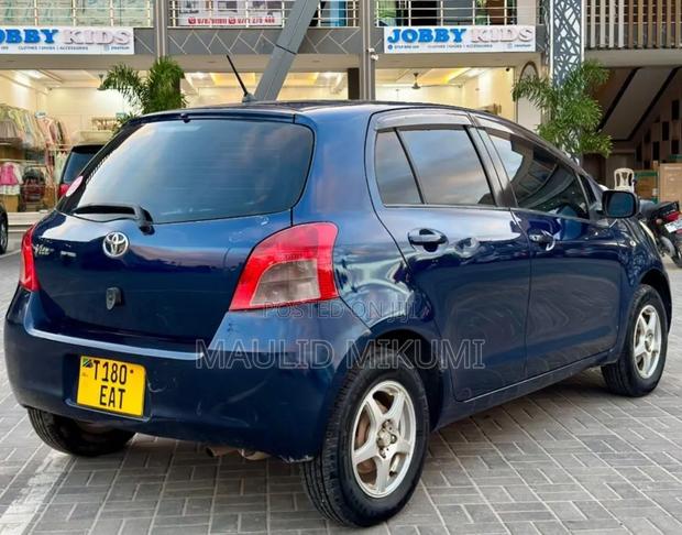 Toyota Vitz 2009 Blue