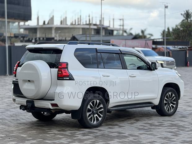 Toyota Land Cruiser Prado 2.8 2023 White