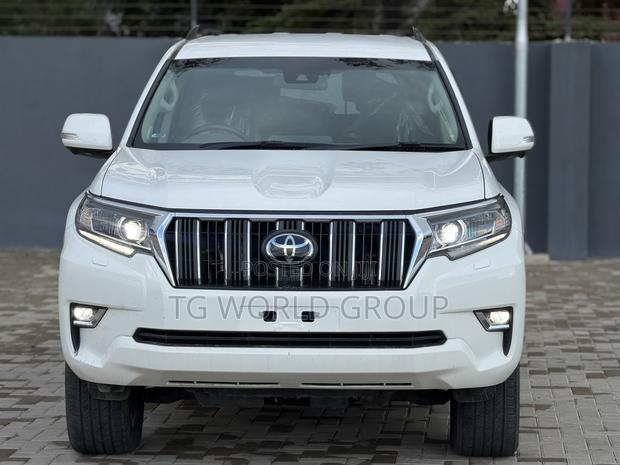 Toyota Land Cruiser Prado 2.8 2023 White
