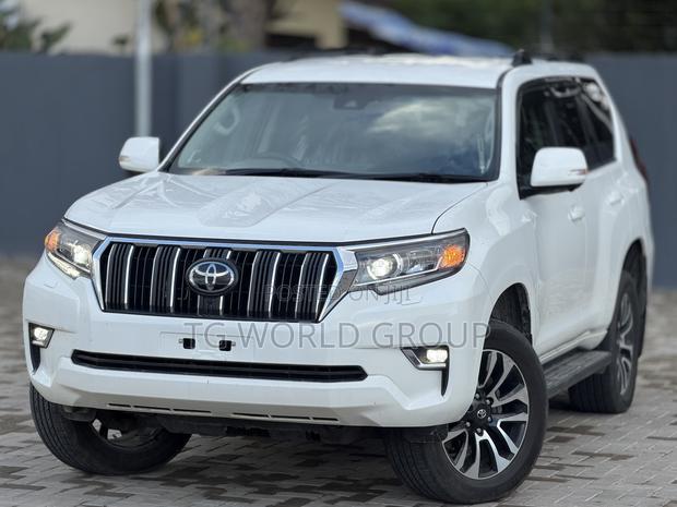 Toyota Land Cruiser Prado 2.8 2023 White