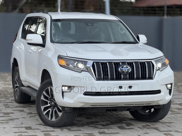 Toyota Land Cruiser Prado 2.8 2023 White