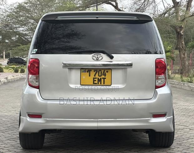 Toyota Corolla Rumion Hatchback 1.8 FWD 2009 Silver