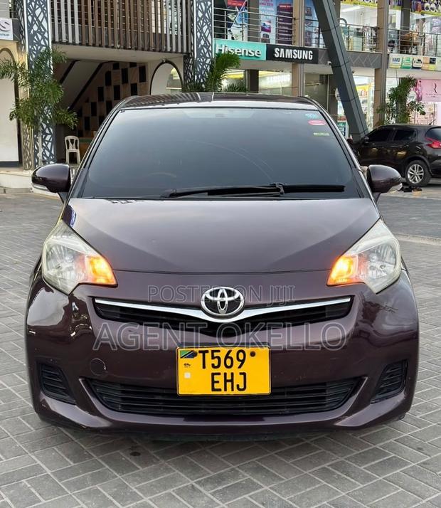 Toyota Ractis 2011 Maroon