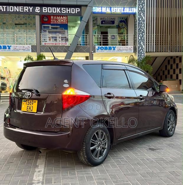 Toyota Ractis 2011 Maroon