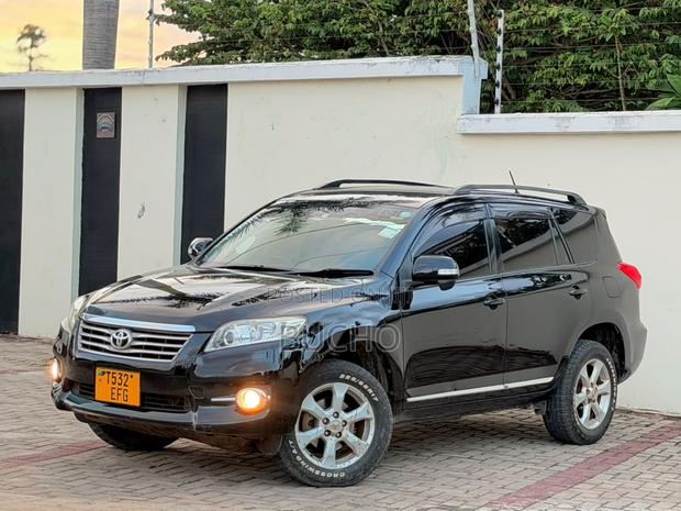 Toyota Vanguard 2011 Black