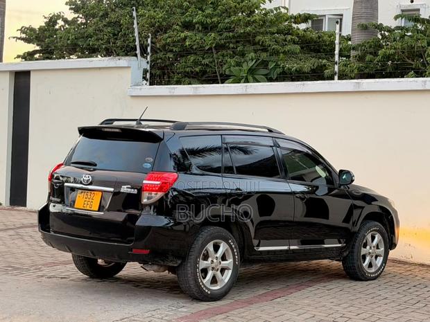 Toyota Vanguard 2011 Black