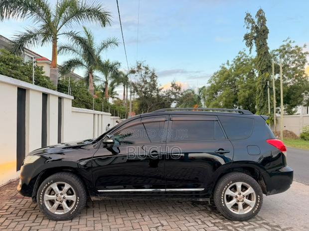 Toyota Vanguard 2011 Black