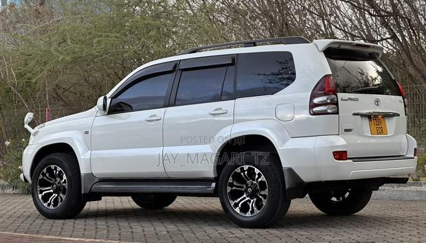 Toyota Land Cruiser Prado 2005 White