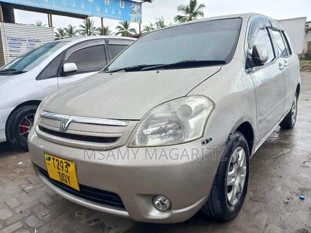 Toyota Raum 1.5 FWD 2004 Gold