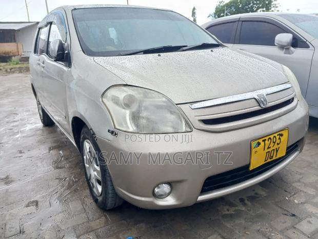 Toyota Raum 1.5 FWD 2004 Gold