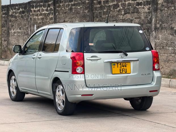 Toyota Raum 1.5 FWD 2004 Silver