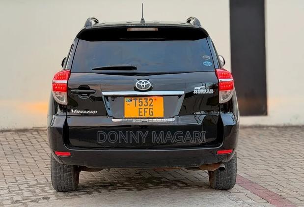 Toyota Vanguard 2011 Black
