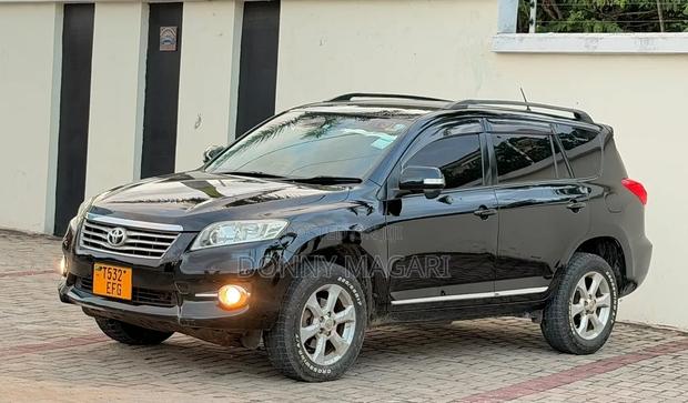 Toyota Vanguard 2011 Black