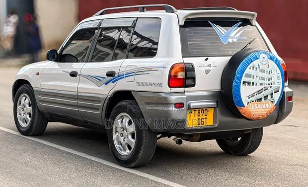 Toyota RAV4 2002 White