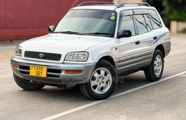 Toyota RAV4 2002 White