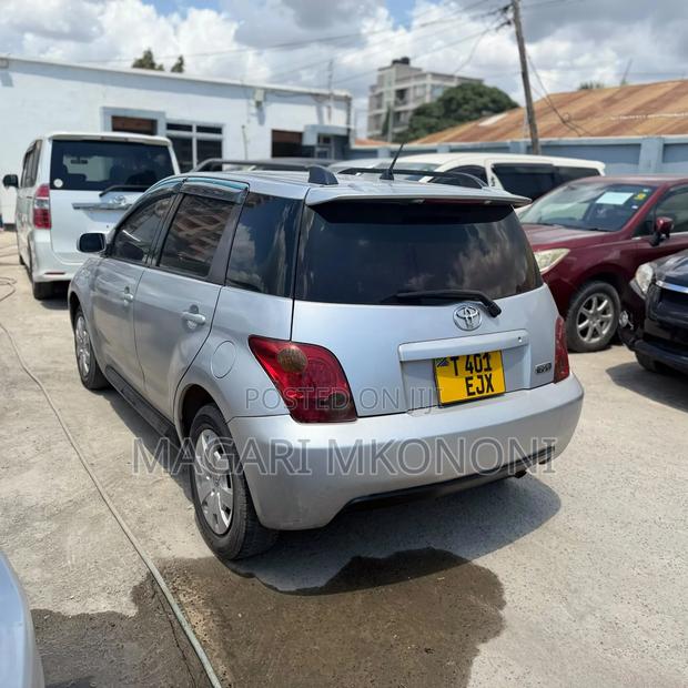 Toyota IST 2004 Silver