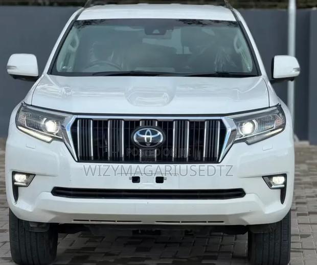Toyota Land Cruiser Prado 2.8 2023 Teal